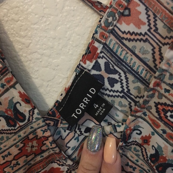 Beautiful pattern top by Torrid - Picture 4 of 4